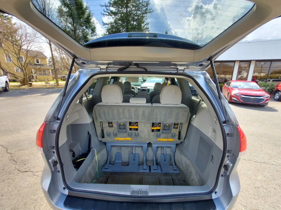 2012 Toyota Sienna LE 7-Passenger Auto Access Sea photo