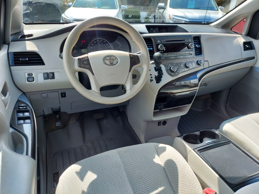2012 Toyota Sienna LE 7-Passenger Auto Access Sea photo