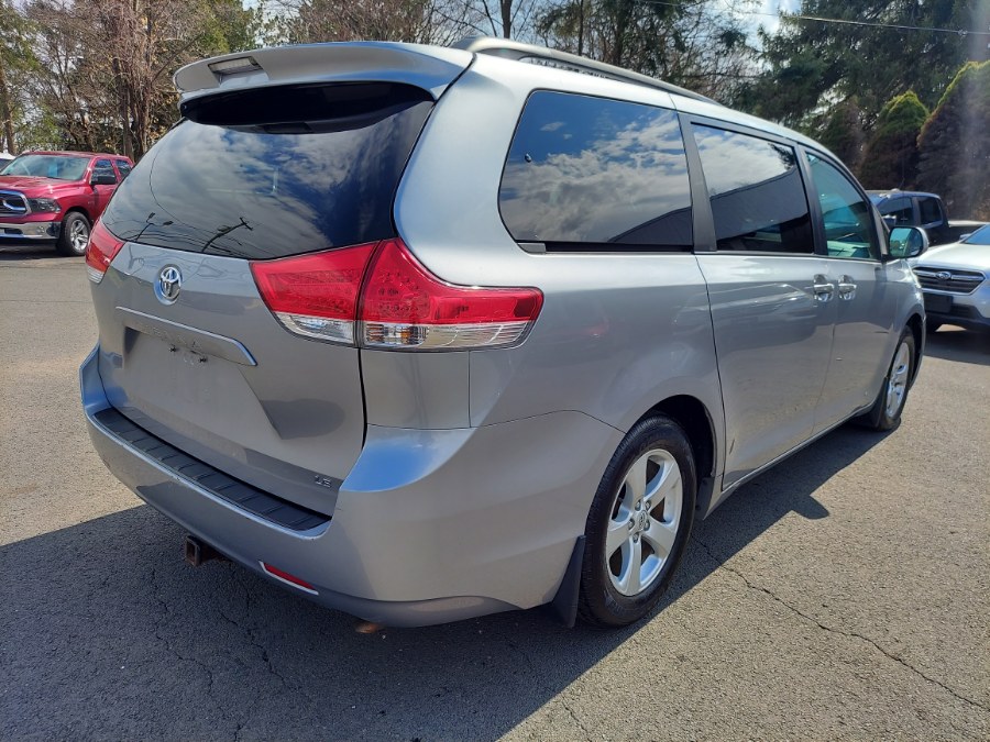 2012 Toyota Sienna LE 7-Passenger Auto Access Sea photo