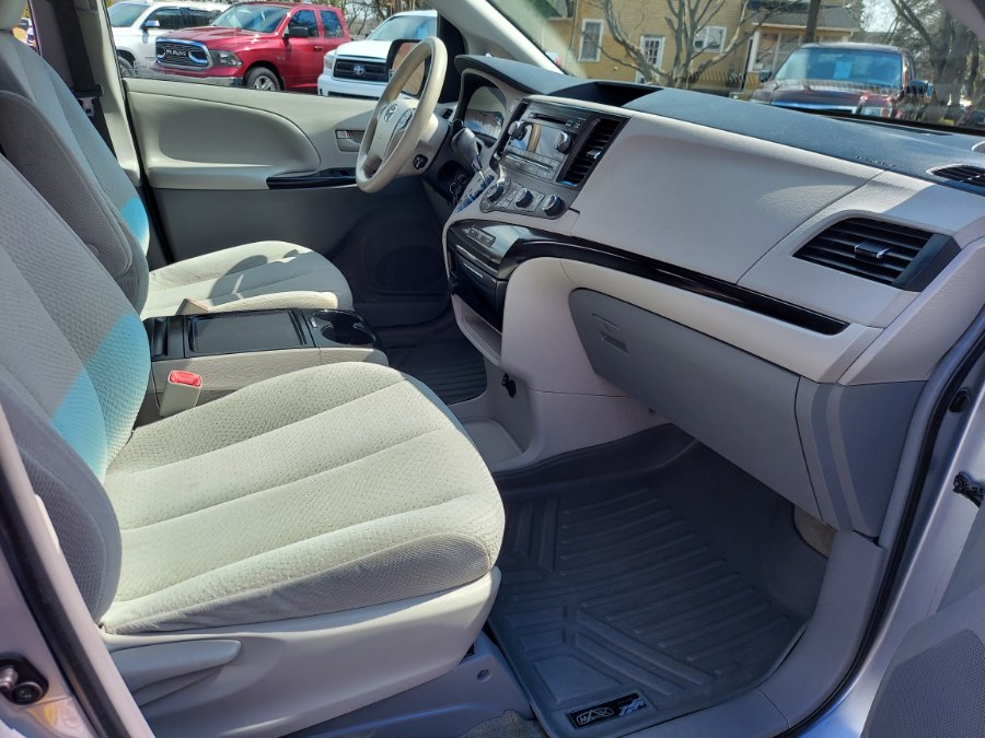 2012 Toyota Sienna LE 7-Passenger Auto Access Sea photo