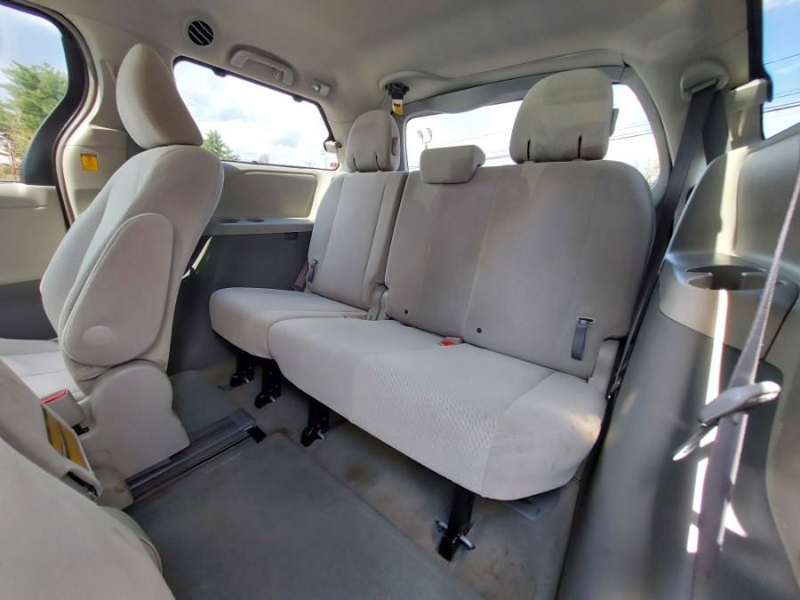 2012 Toyota Sienna LE 7-Passenger Auto Access Sea photo