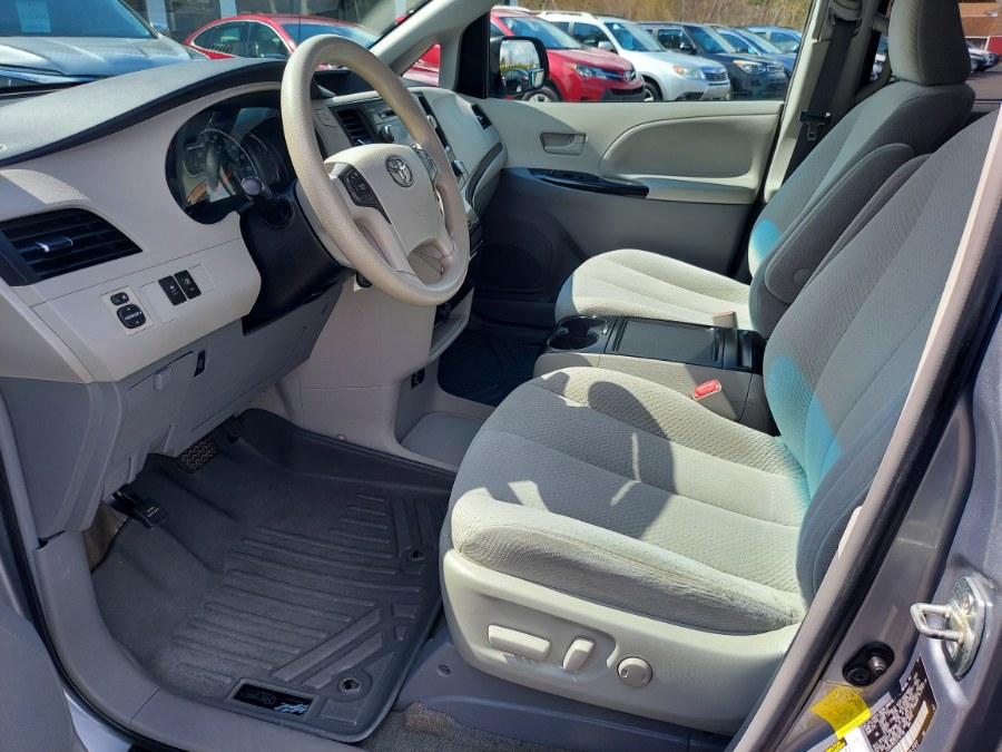 2012 Toyota Sienna LE 7-Passenger Auto Access Sea photo