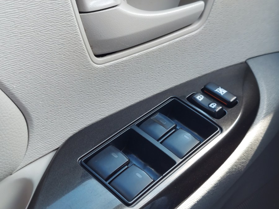 2012 Toyota Sienna LE 7-Passenger Auto Access Sea photo