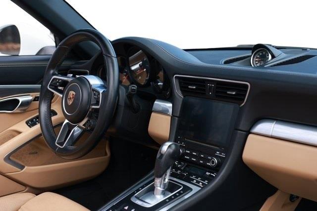 2017 Porsche 911 Carrera photo