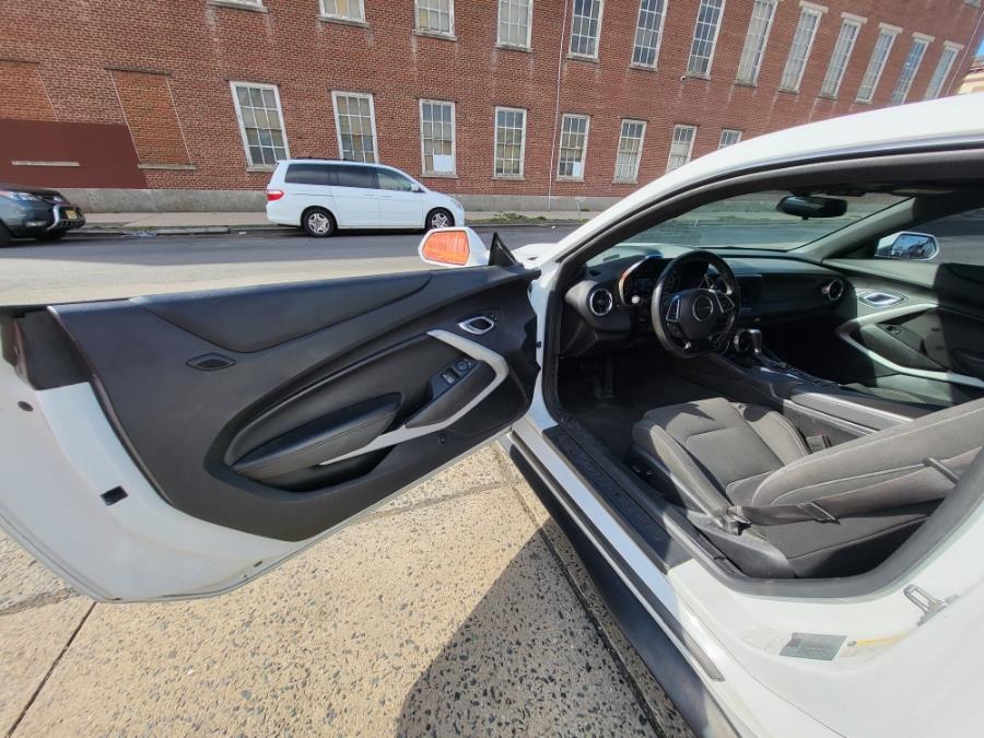 2020 Chevrolet Camaro 2dr Cpe 1LT photo
