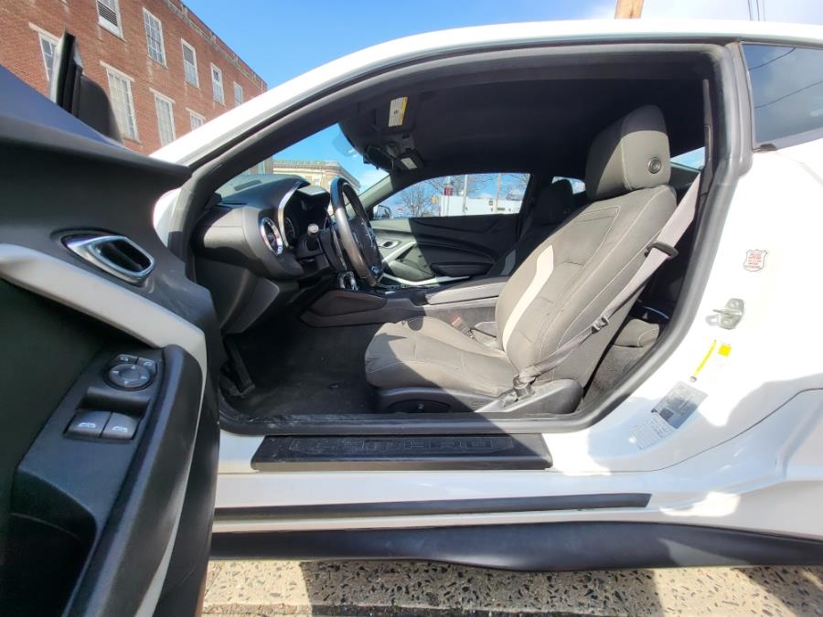 2020 Chevrolet Camaro 2dr Cpe 1LT photo