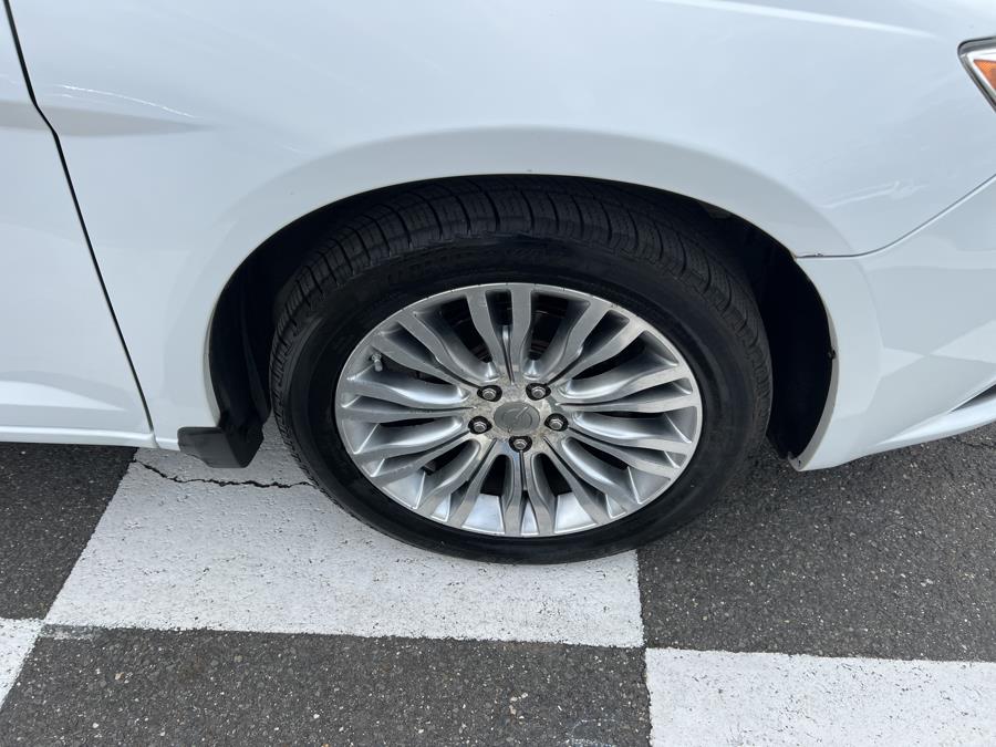 2012 Chrysler Legend Limited photo