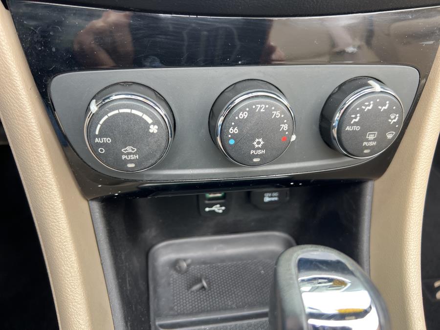 2012 Chrysler Legend Limited photo