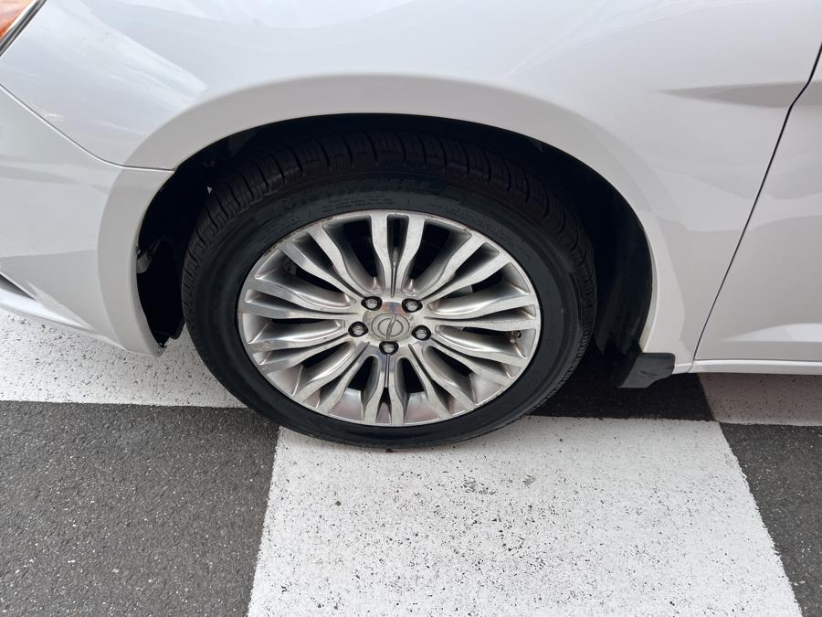 2012 Chrysler Legend Limited photo