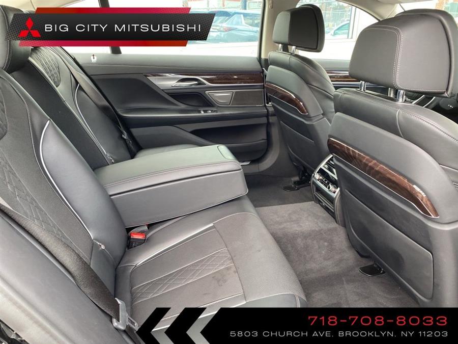 2022 BMW 7-Series 750i xDrive photo