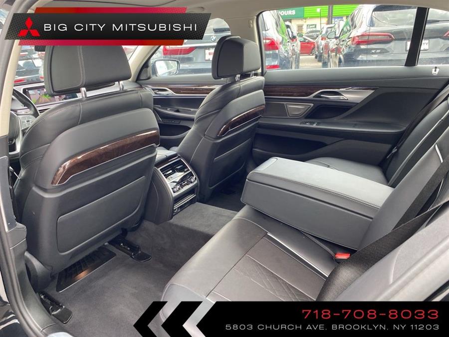 2022 BMW 7-Series 750i xDrive photo