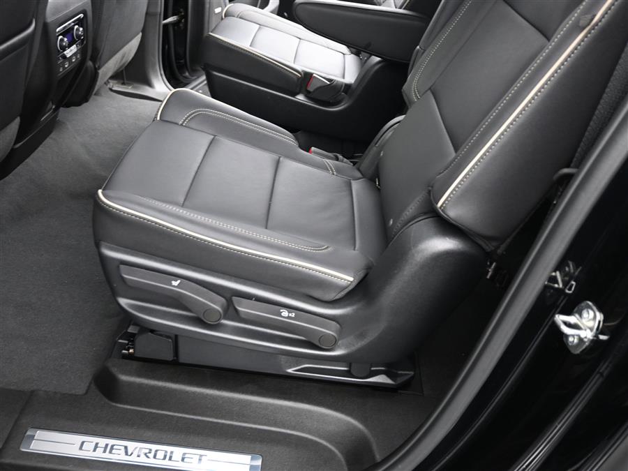 2023 Chevrolet Suburban Premier photo