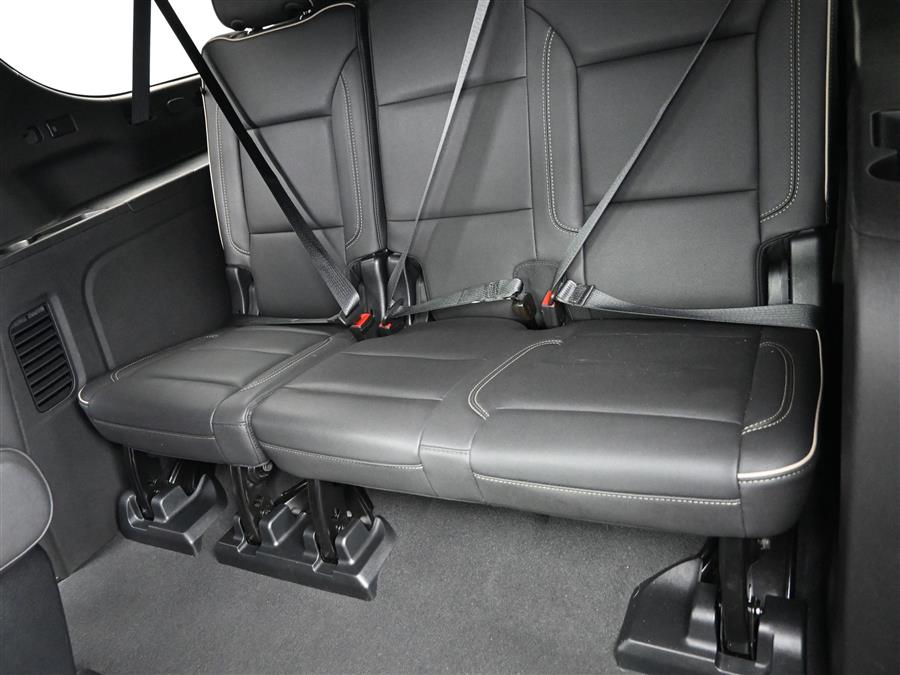 2023 Chevrolet Suburban Premier photo