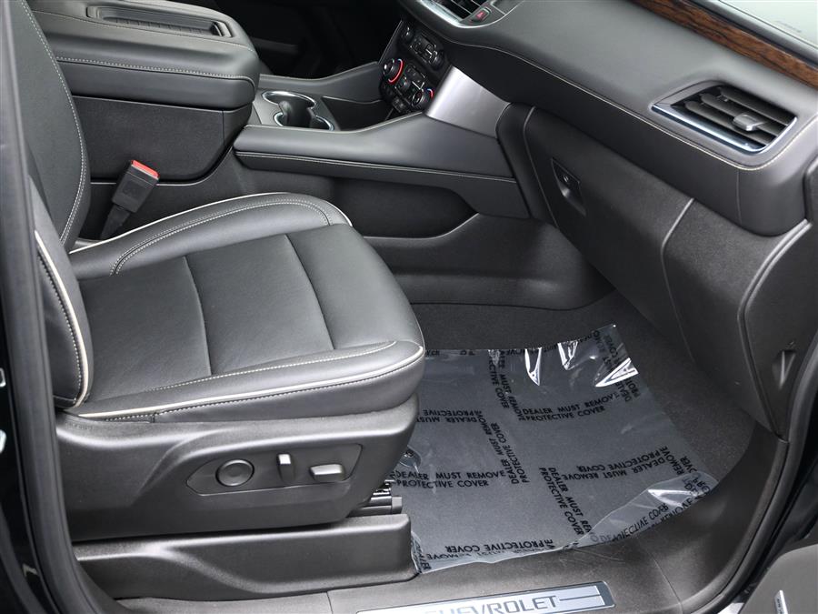 2023 Chevrolet Suburban Premier photo