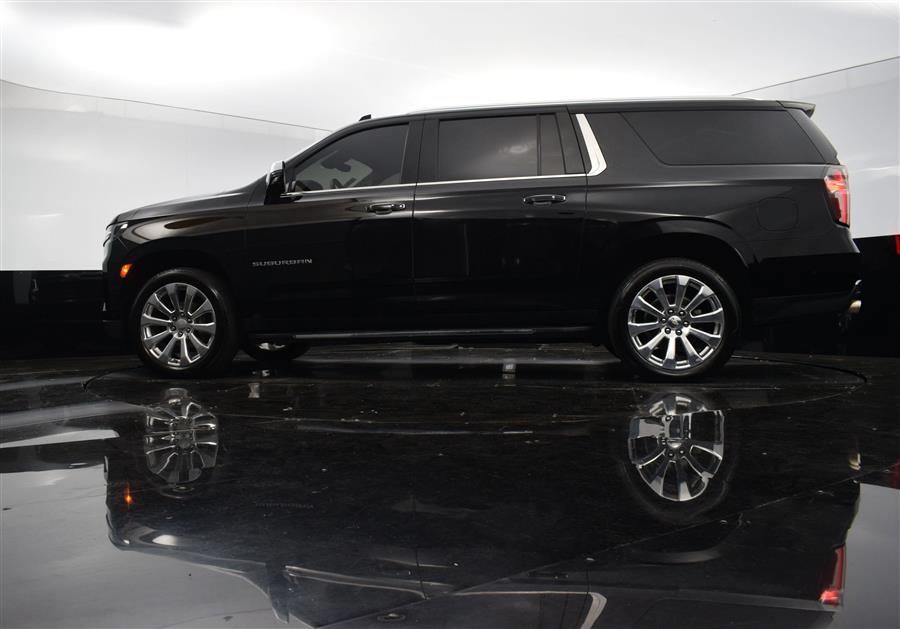 2023 Chevrolet Suburban Premier photo