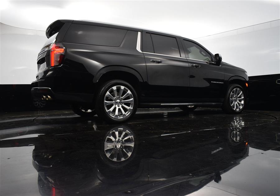 2023 Chevrolet Suburban Premier photo