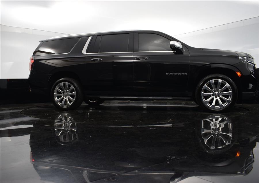 2023 Chevrolet Suburban Premier photo