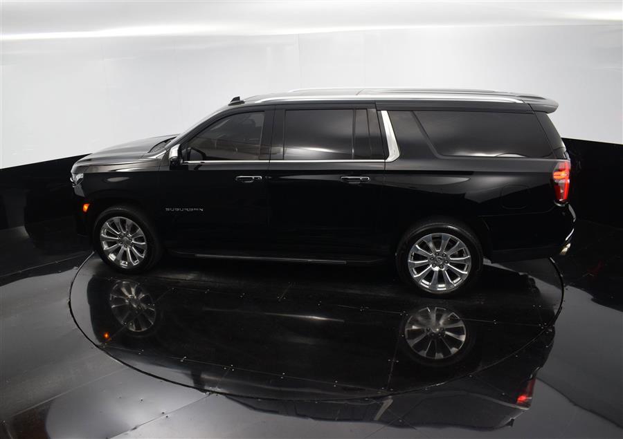 2023 Chevrolet Suburban Premier photo