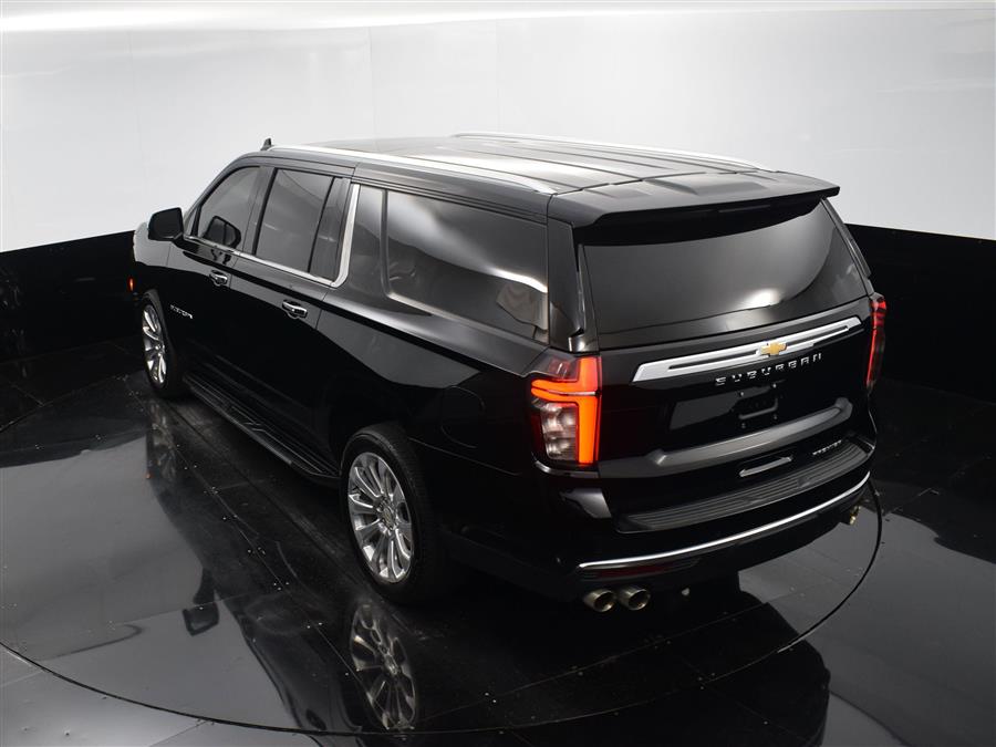 2023 Chevrolet Suburban Premier photo