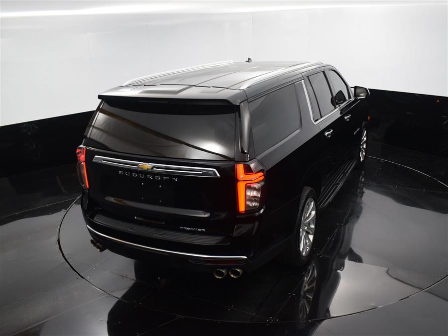 2023 Chevrolet Suburban Premier photo