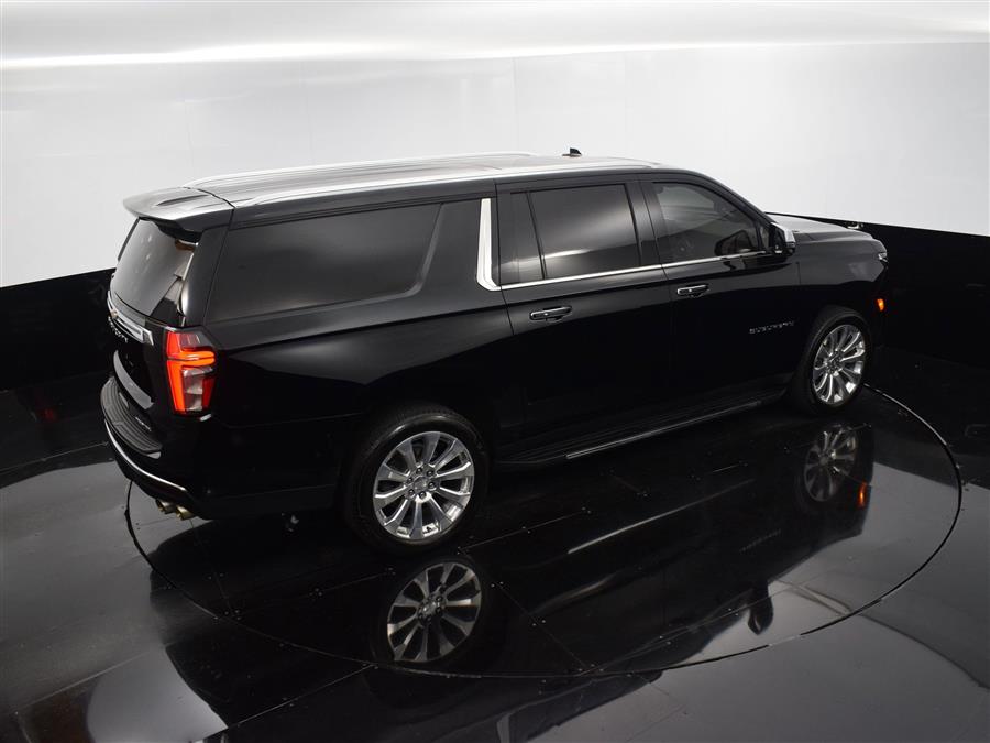 2023 Chevrolet Suburban Premier photo
