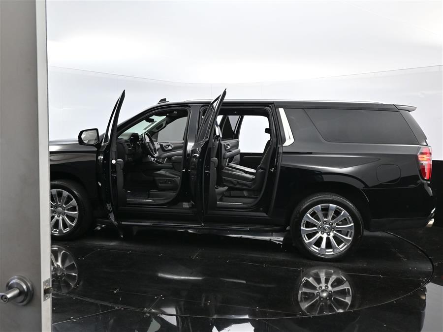 2023 Chevrolet Suburban Premier photo