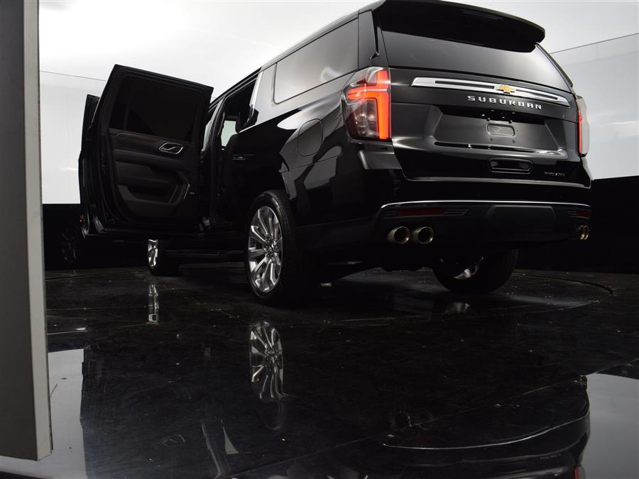 2023 Chevrolet Suburban Premier photo