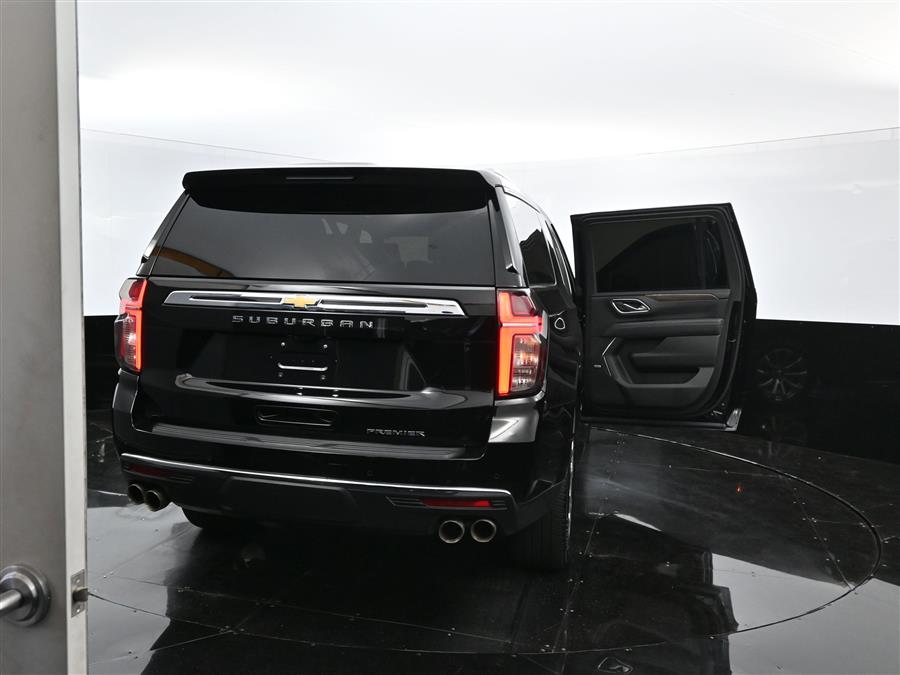 2023 Chevrolet Suburban Premier photo