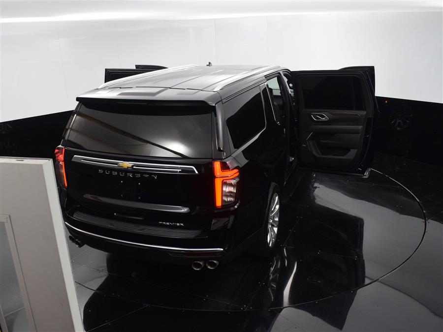 2023 Chevrolet Suburban Premier photo