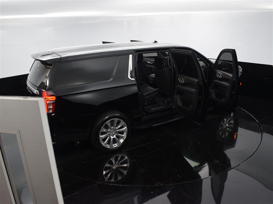 2023 Chevrolet Suburban Premier photo
