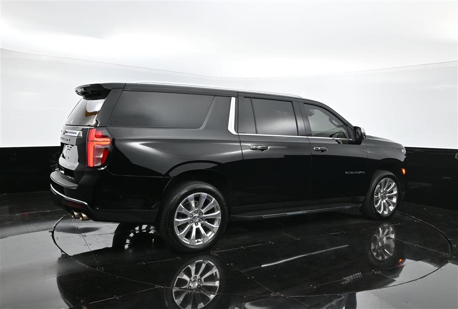 2023 Chevrolet Suburban Premier photo