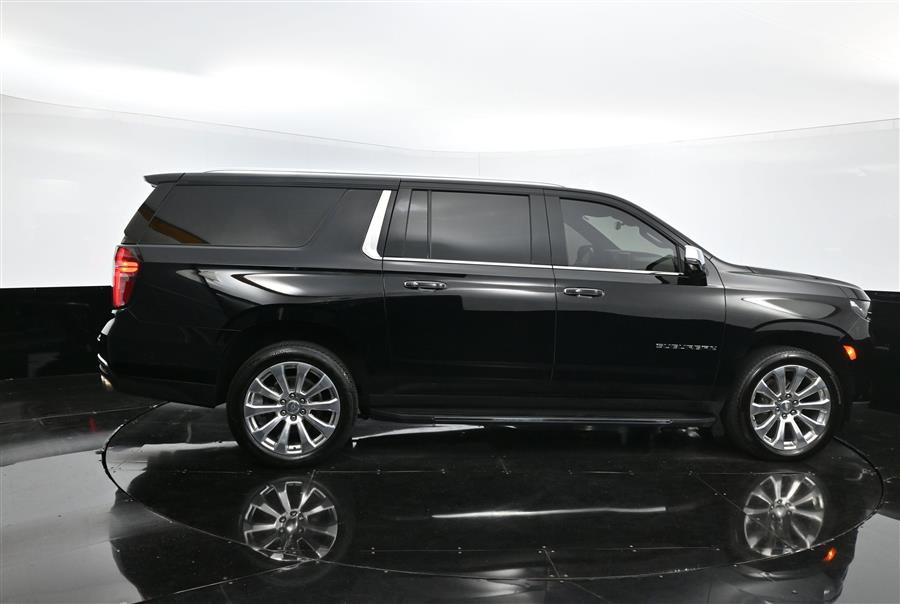2023 Chevrolet Suburban Premier photo