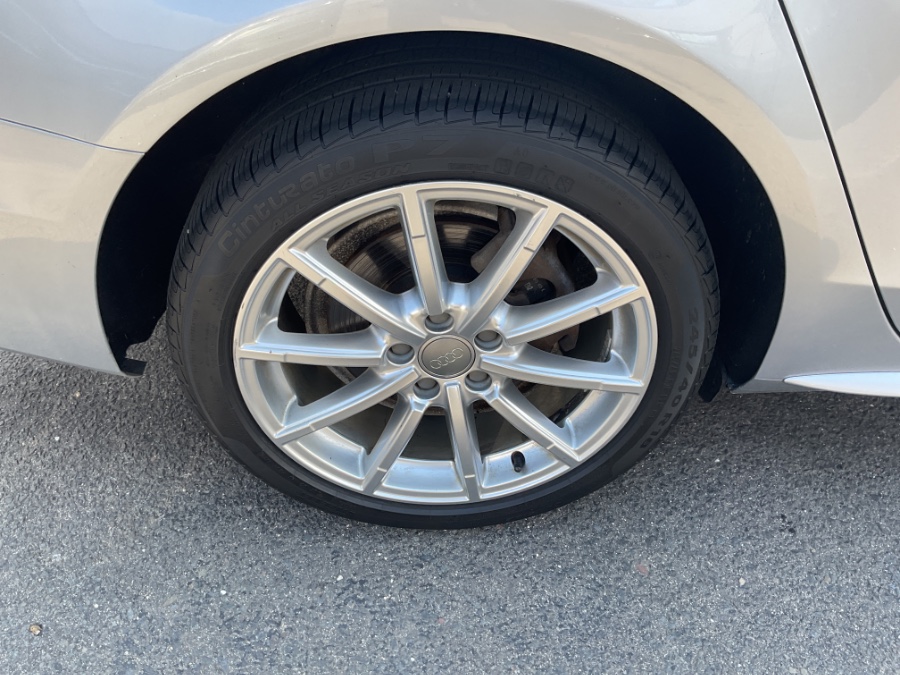 2016 Audi A4 CVT FrontTrak 2.0T Premium photo