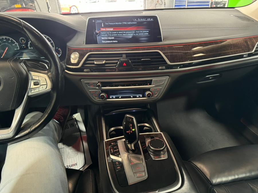 2017 BMW 7-Series 750i xDrive Sedan photo