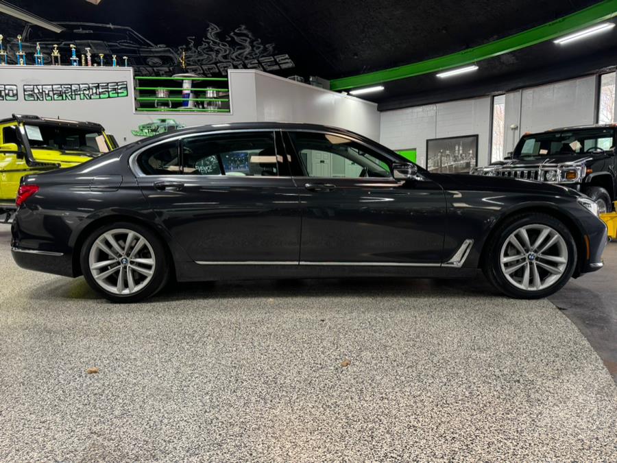 2017 BMW 7-Series 750i xDrive Sedan photo