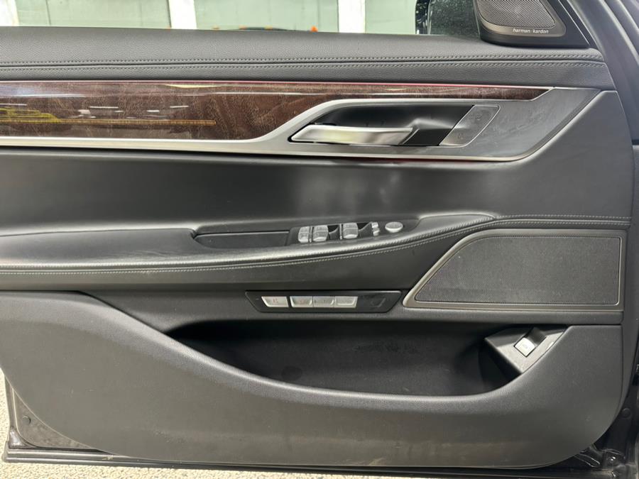 2017 BMW 7-Series 750i xDrive Sedan photo