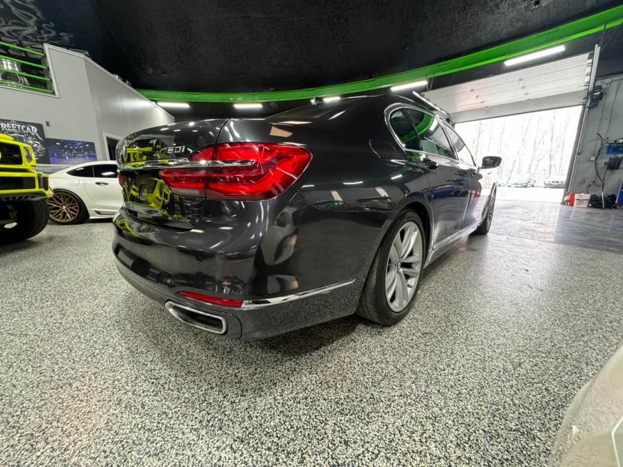 2017 BMW 7-Series 750i xDrive Sedan photo