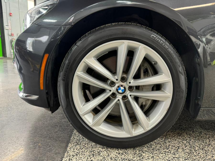 2017 BMW 7-Series 750i xDrive Sedan photo