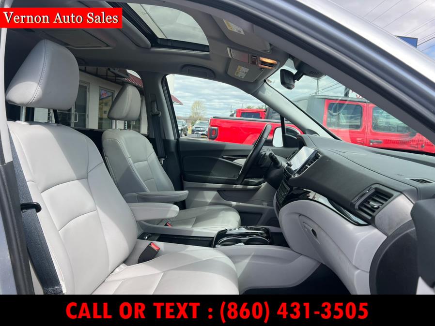 2020 Honda Pilot Touring 8-Passenger AWD photo