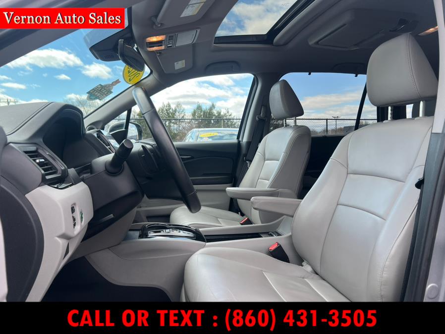 2020 Honda Pilot Touring 8-Passenger AWD photo