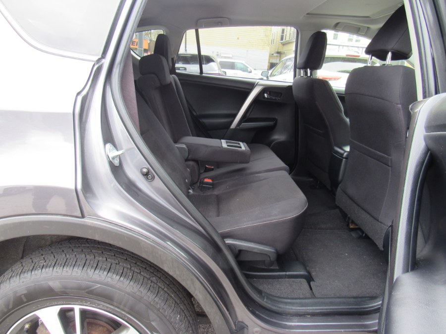 2016 Toyota RAV4 XLE photo