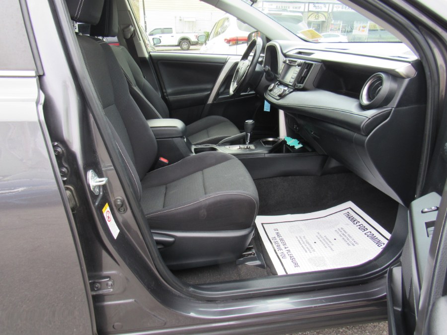 2016 Toyota RAV4 XLE photo