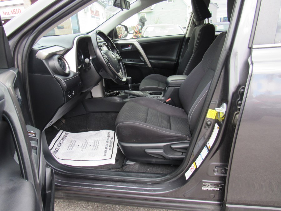 2016 Toyota RAV4 XLE photo