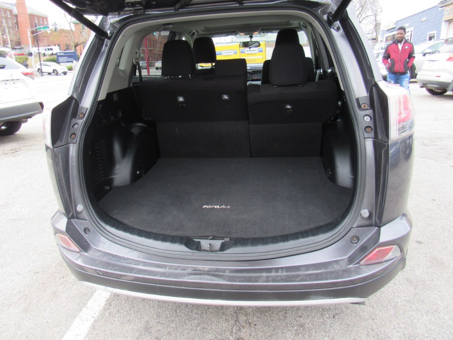 2016 Toyota RAV4 XLE photo