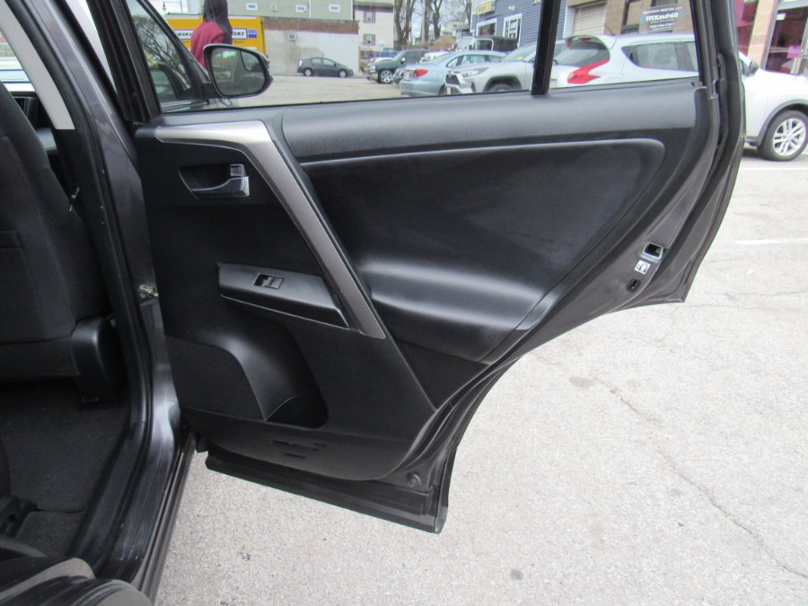 2016 Toyota RAV4 XLE photo