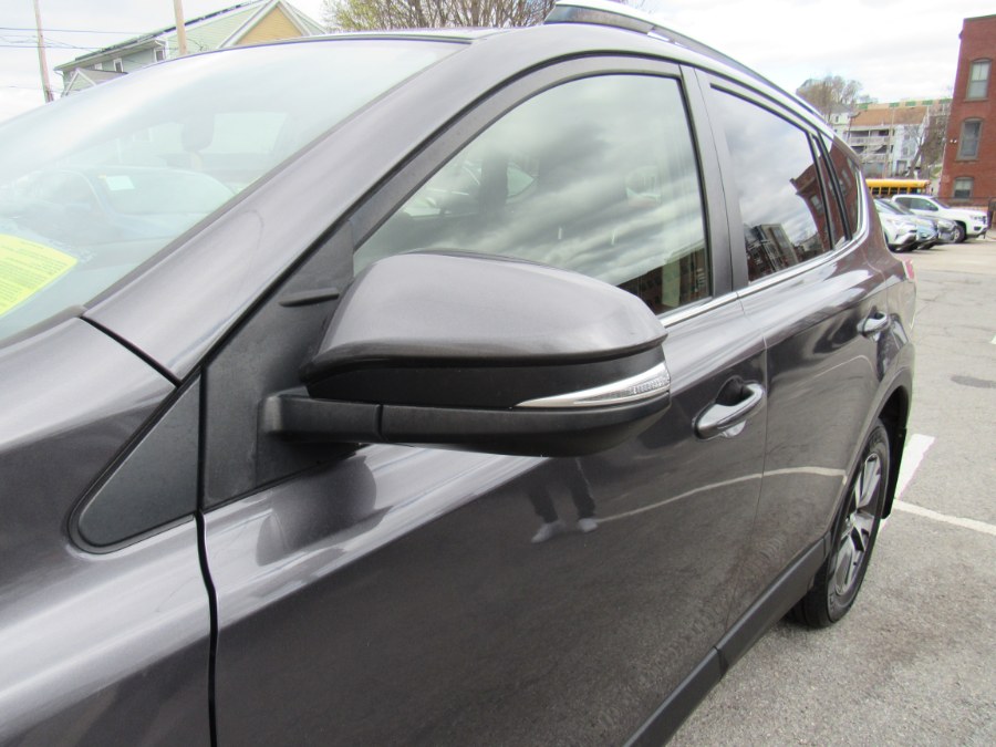 2016 Toyota RAV4 XLE photo