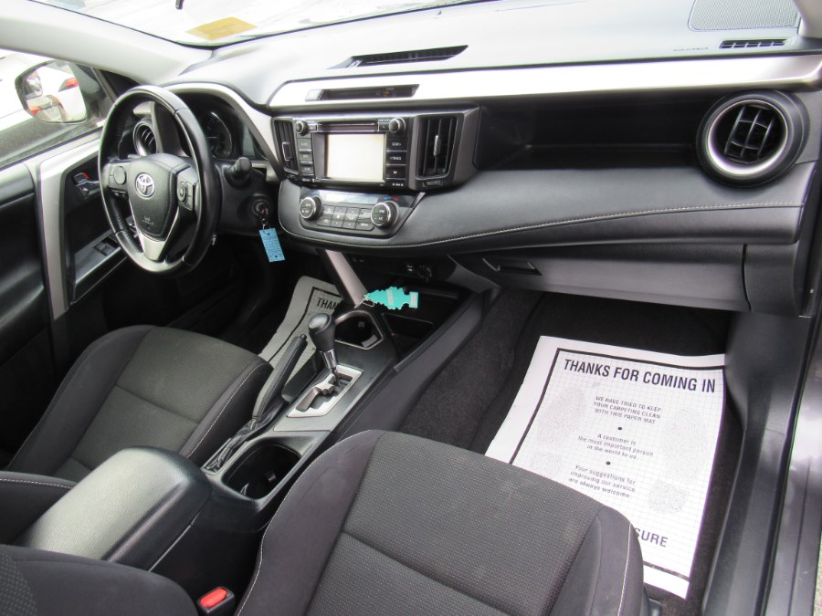 2016 Toyota RAV4 XLE photo