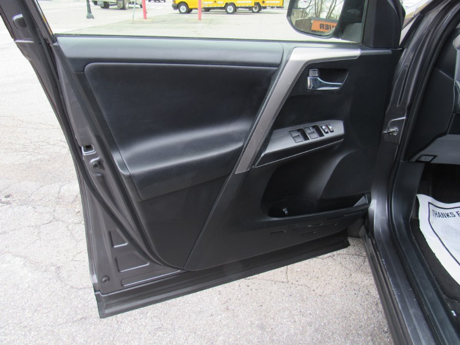 2016 Toyota RAV4 XLE photo