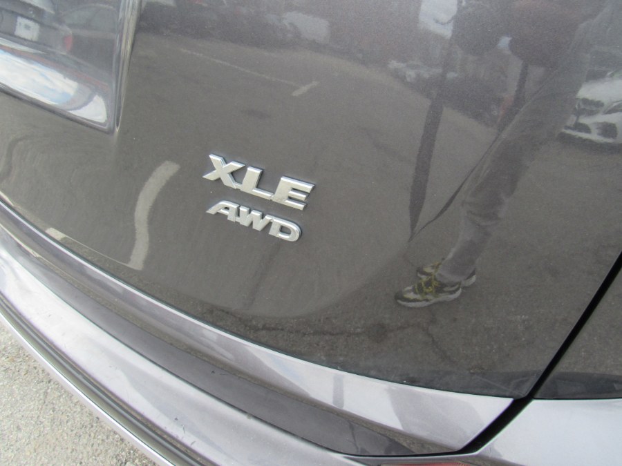 2016 Toyota RAV4 XLE photo