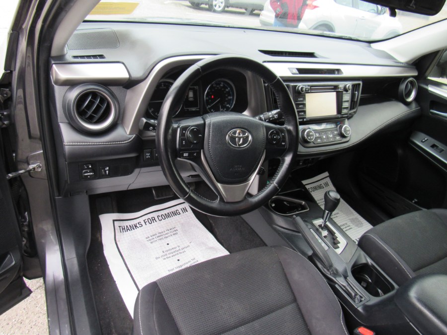 2016 Toyota RAV4 XLE photo